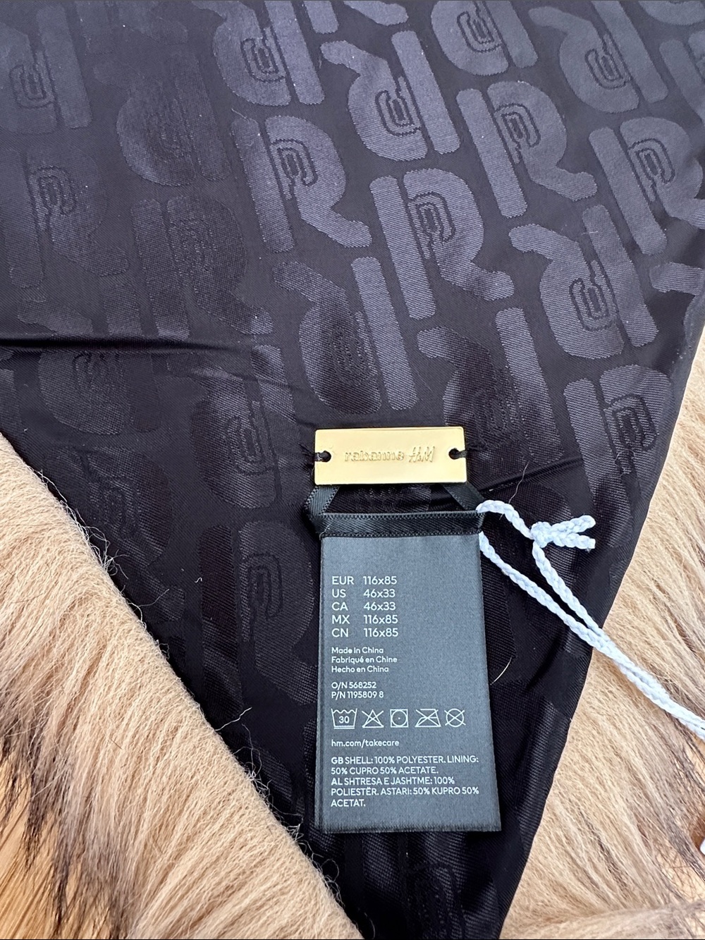 H&M and rabanne Collab Faux Fur Triangle Scarf - Picture 4 of 7